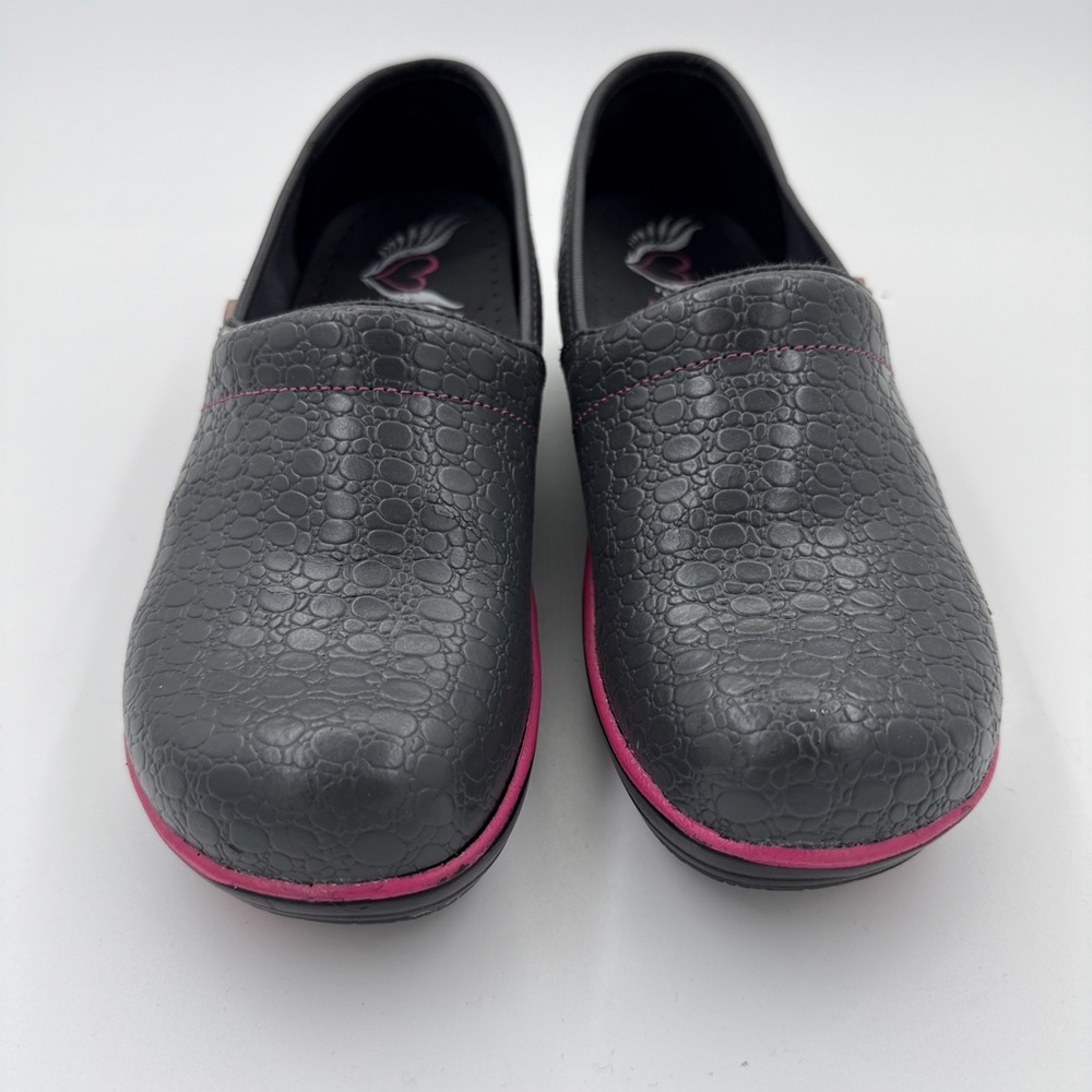 Smitten Patent Leather Nursing Clogs Grey And Pink Sz‎ 38 7.5 Slip Resistant